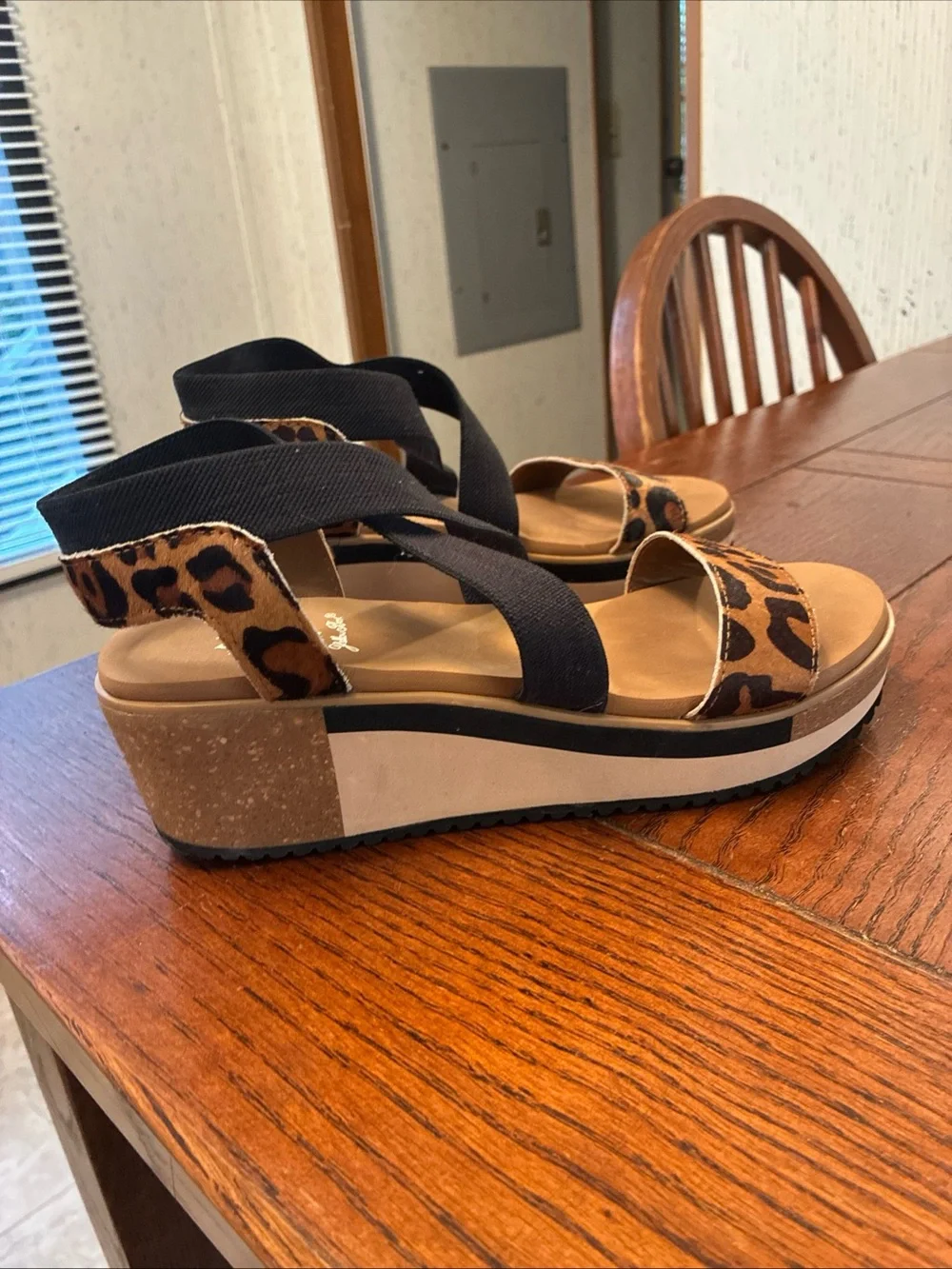 Yellow Box Janalee Leopard Wedge Sandals Women's 7 Leather Elastic Strap Shoes